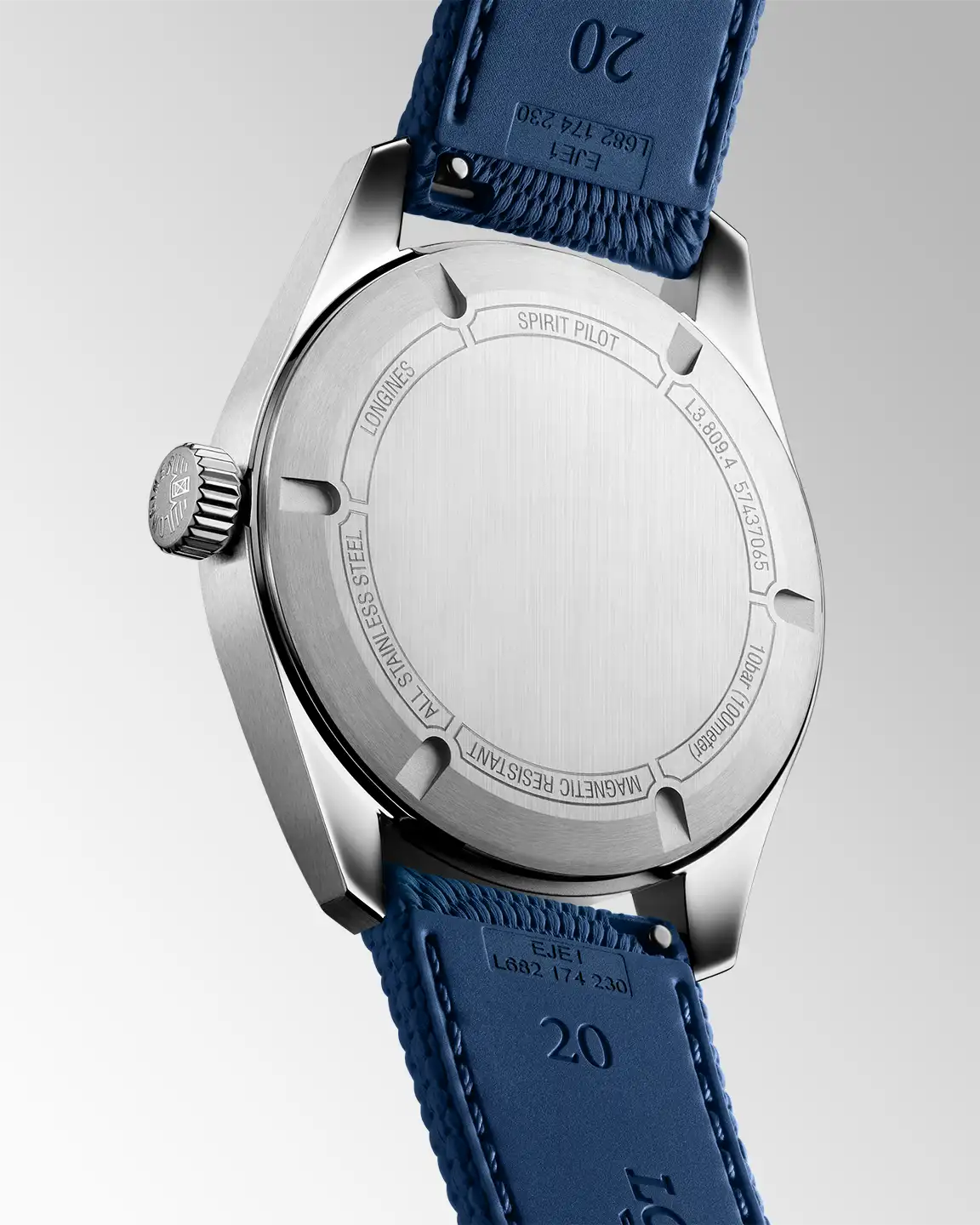 Longines Spirit Pilot -pilottikello kumirannekkeella.