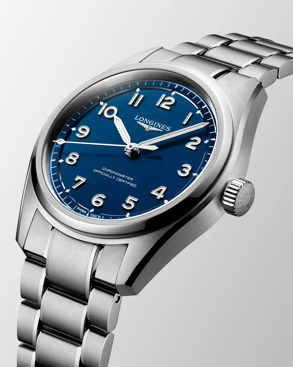 Longines Spirit Pilot -pilottikello teräsrannekkeella.