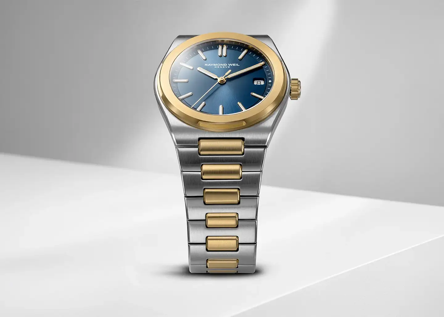 Teräskultainen Raymond Weil A.R.T. 