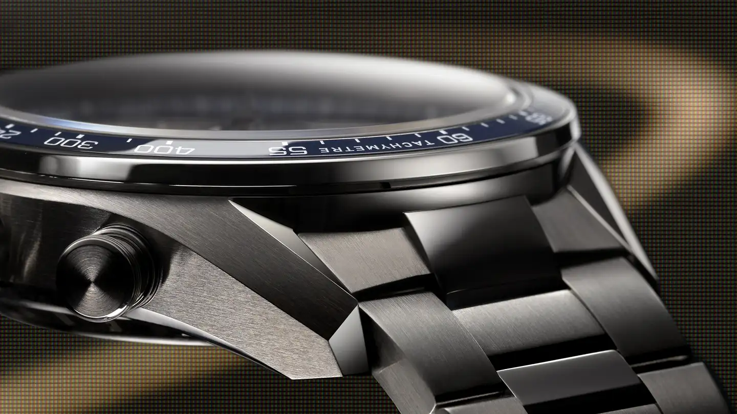 TAG Heuer Carrera Chronograph Sport -kellon muotoilu on veistoksellinen.